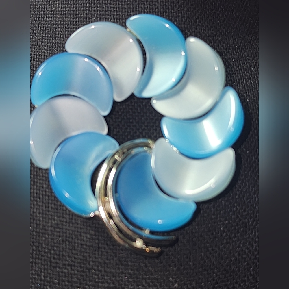 Vintage Lisner Blue Crescent Moon Brooch - Picture 2 of 4